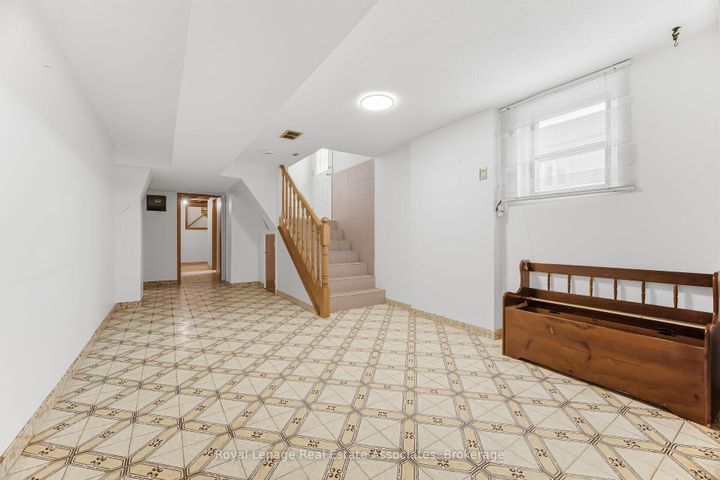 Photo 25 at 5 Rosewood Avenue, Queensway, Toronto