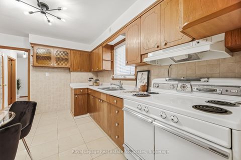 Photo 9 at 5 Rosewood Avenue, Queensway, Toronto