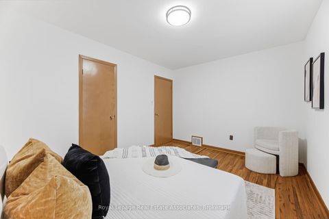 Photo 13 at 5 Rosewood Avenue, Queensway, Toronto