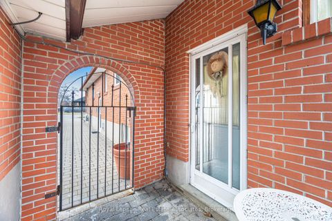 Photo 34 at 5 Rosewood Avenue, Queensway, Toronto