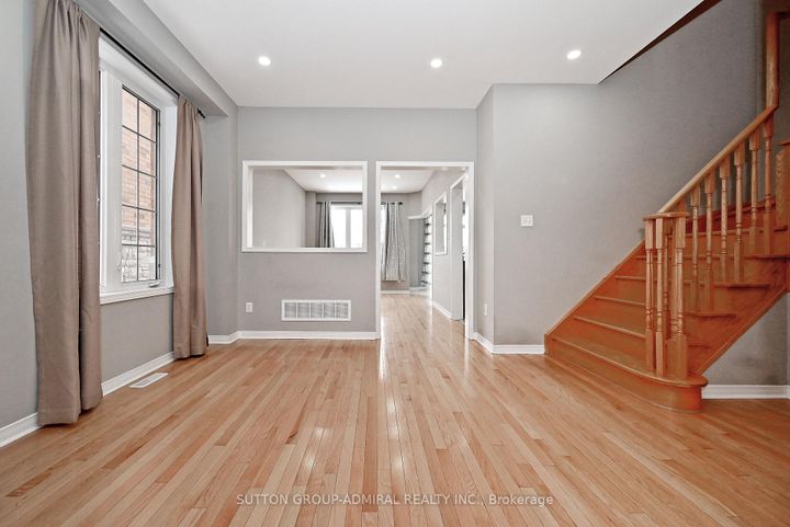 Photo 4 at 41 Big Hill Crescent, Patterson, Vaughan