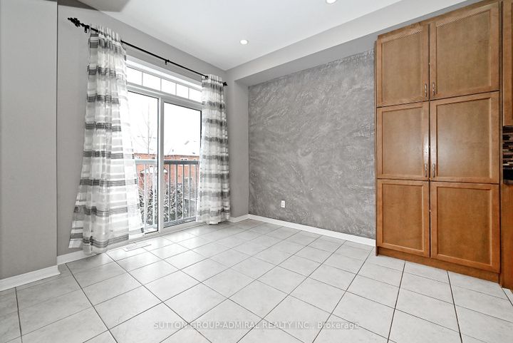 Photo 17 at 41 Big Hill Crescent, Patterson, Vaughan