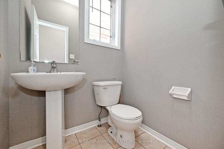 Photo 19 at 41 Big Hill Crescent, Patterson, Vaughan