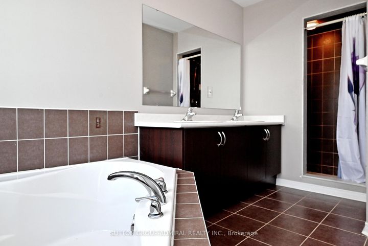 Photo 25 at 41 Big Hill Crescent, Patterson, Vaughan