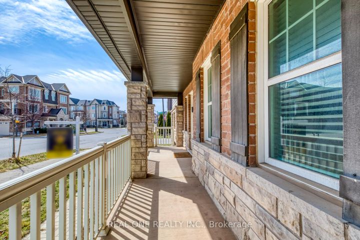 Photo 4 at 369 Timberland Gate, GO Glenorchy, Oakville