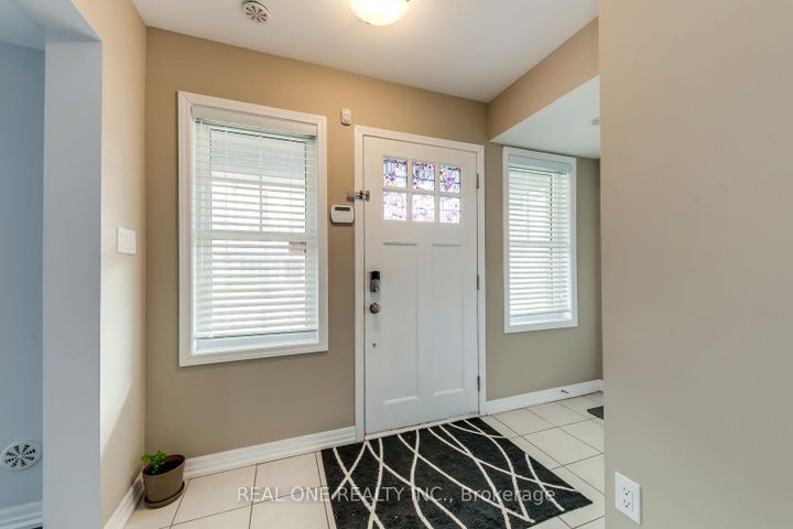 Photo 5 at 369 Timberland Gate, GO Glenorchy, Oakville