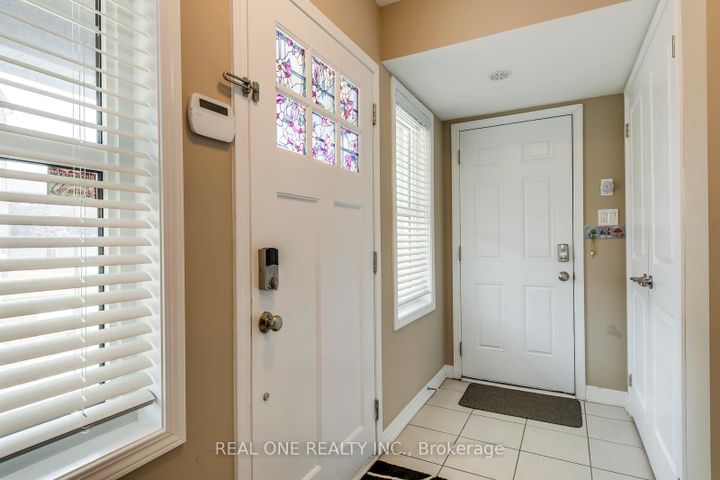 Photo 6 at 369 Timberland Gate, GO Glenorchy, Oakville