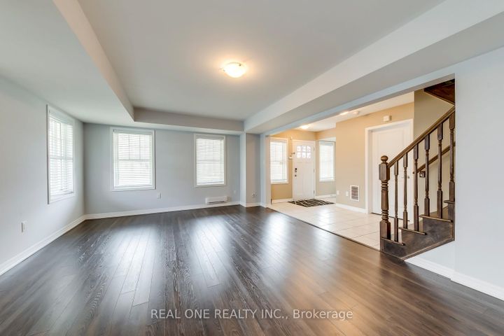 Photo 8 at 369 Timberland Gate, GO Glenorchy, Oakville