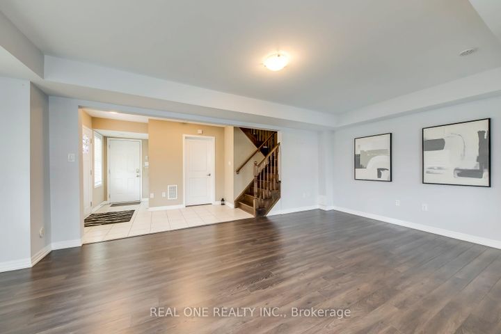 Photo 9 at 369 Timberland Gate, GO Glenorchy, Oakville