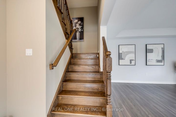 Photo 10 at 369 Timberland Gate, GO Glenorchy, Oakville