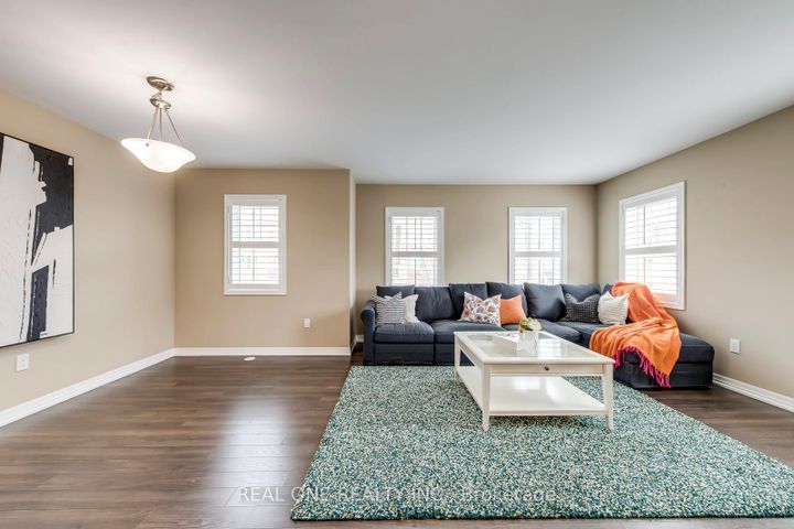 Photo 11 at 369 Timberland Gate, GO Glenorchy, Oakville