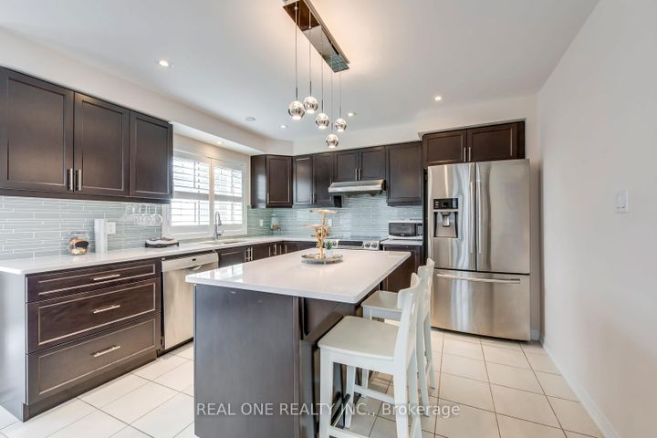 Photo 19 at 369 Timberland Gate, GO Glenorchy, Oakville