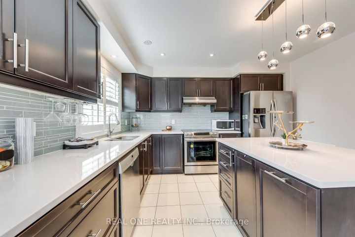 Photo 22 at 369 Timberland Gate, GO Glenorchy, Oakville