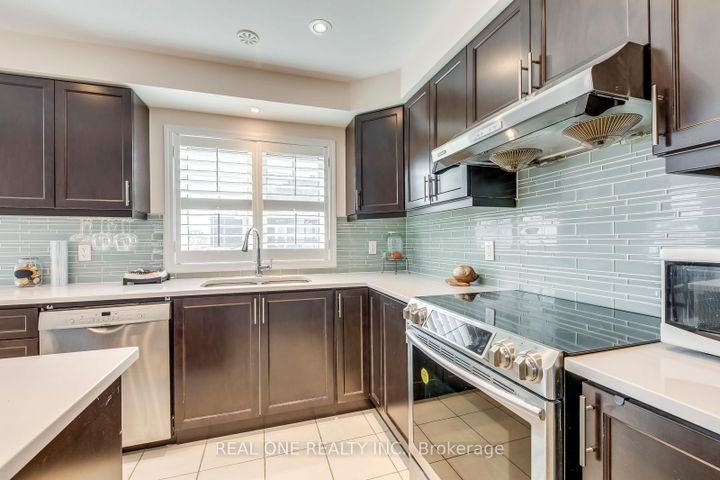 Photo 23 at 369 Timberland Gate, GO Glenorchy, Oakville