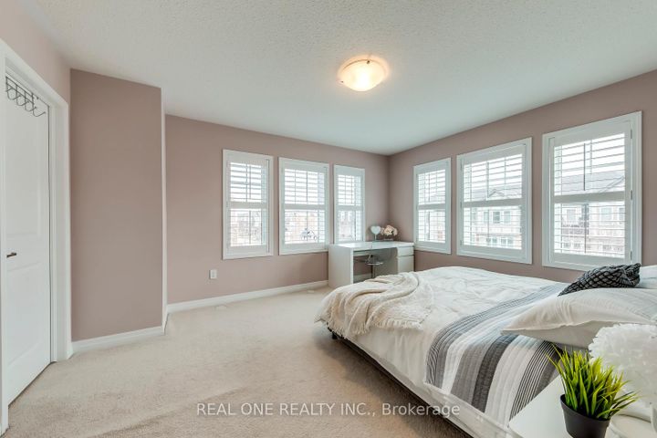 Photo 31 at 369 Timberland Gate, GO Glenorchy, Oakville