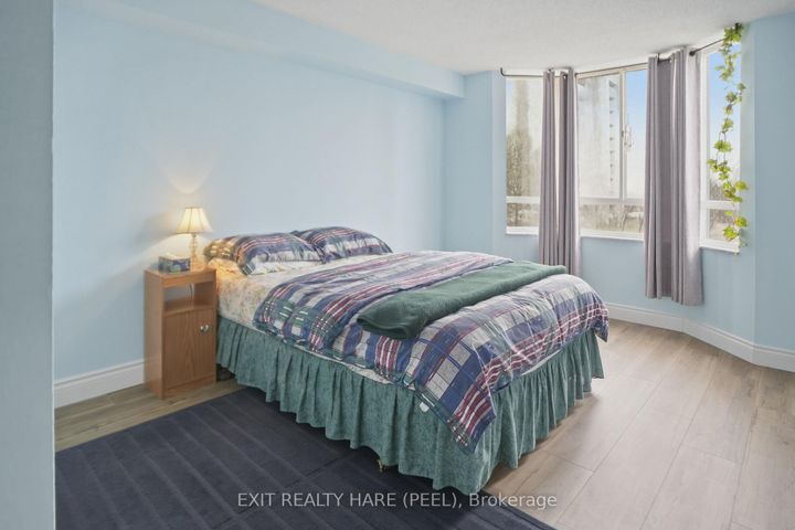 Photo 11 at 407 - 5 Lisa Street, Queen Street Corridor, Brampton