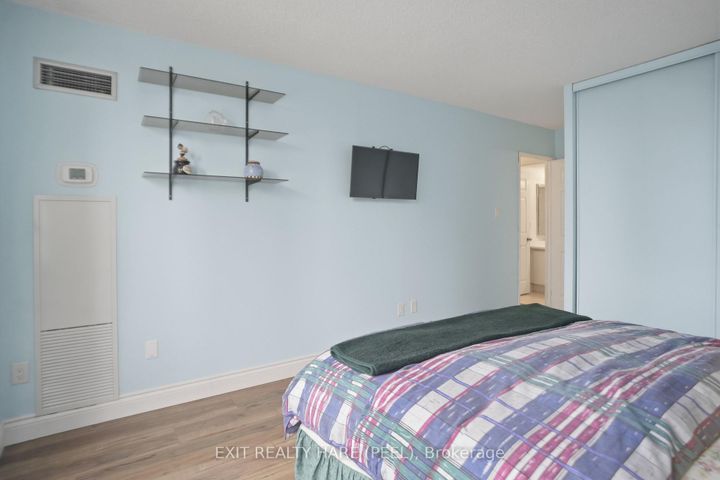 Photo 12 at 407 - 5 Lisa Street, Queen Street Corridor, Brampton