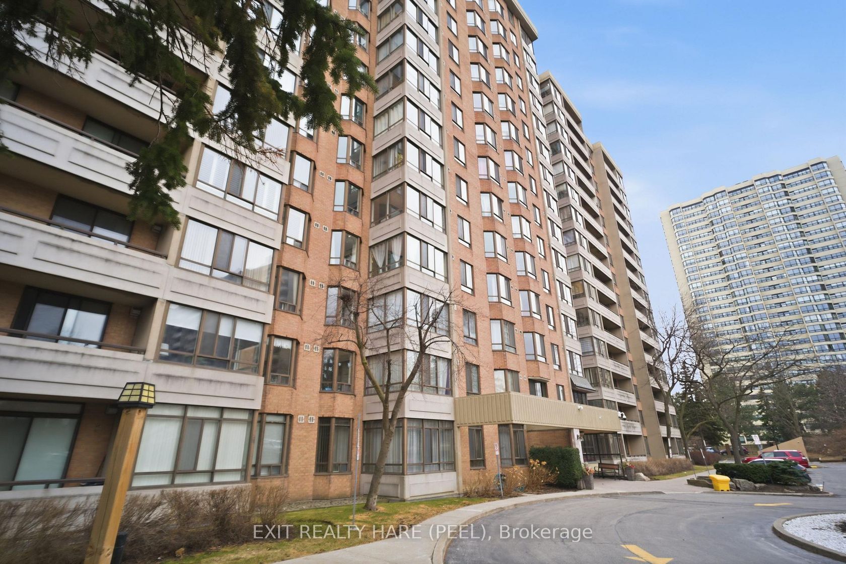 407 - 5 Lisa Street, Queen Street Corridor, Brampton 2