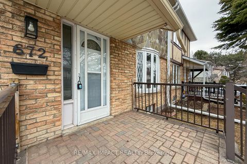 Photo 3 at 672 Galahad Drive, Eastdale, Oshawa