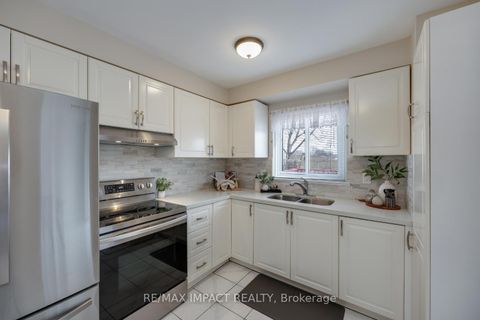 Photo 8 at 672 Galahad Drive, Eastdale, Oshawa