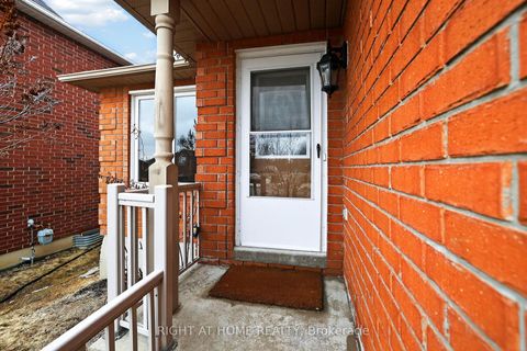 Photo 4 at 16 Glenhill Drive, Painswick South, Barrie