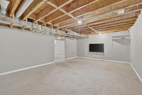 Photo 31 at 16 Glenhill Drive, Painswick South, Barrie