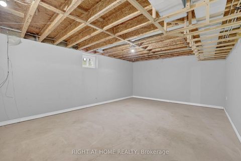 Photo 32 at 16 Glenhill Drive, Painswick South, Barrie