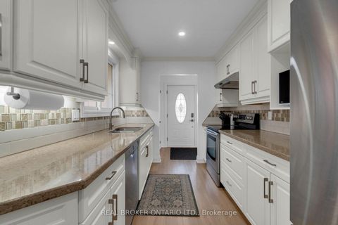 Photo 9 at 15 Buchanan Street, Grove East, Barrie