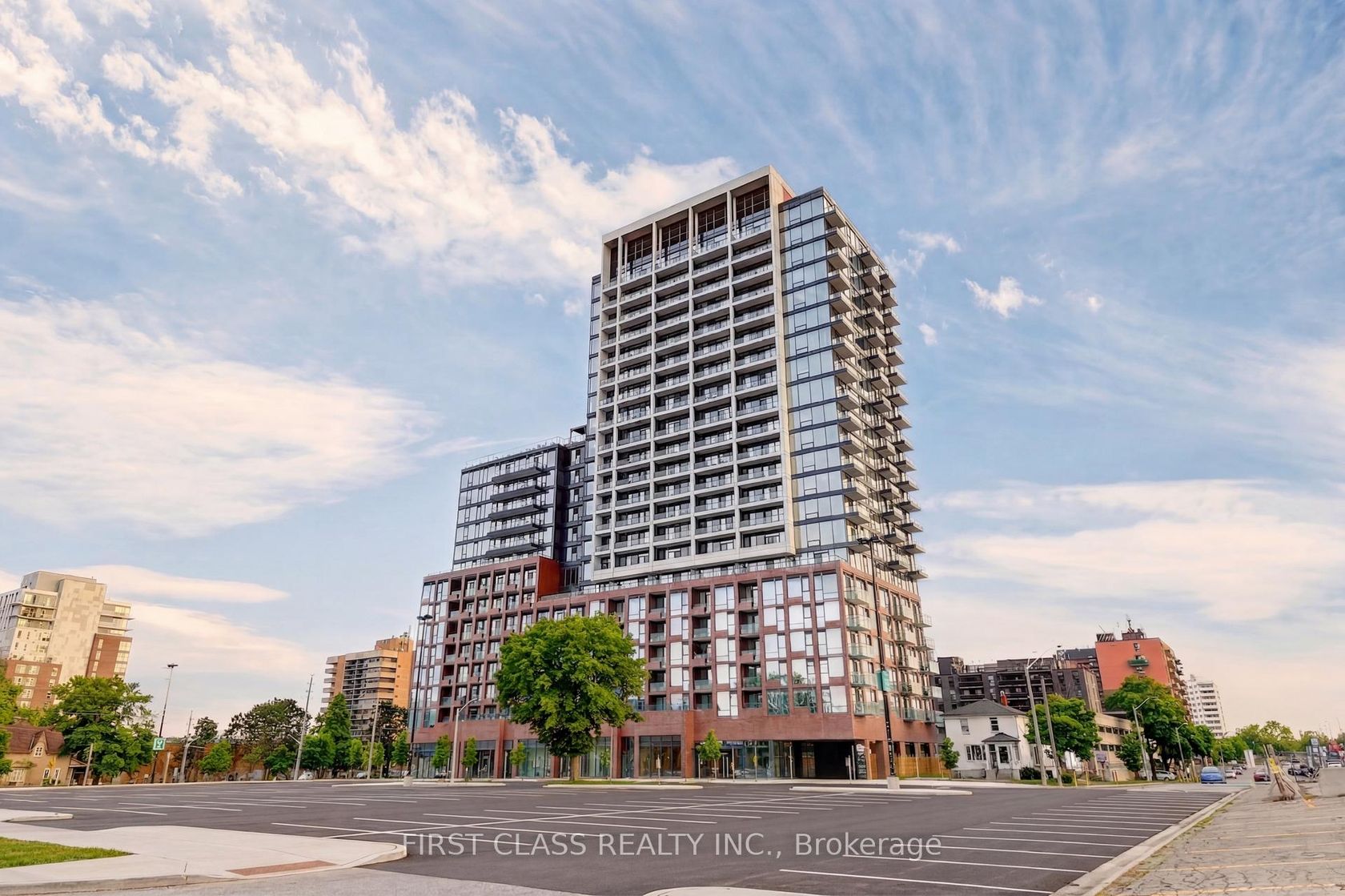 909 - 28 ANN Street, Port Credit, Mississauga by Loree Meneguzzi Real Estate 909 - 28 ANN Street, Port Credit, Mississauga