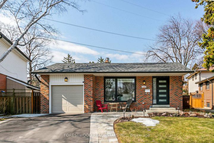 Photo 1 at 2185 Wyton Court, Lakeview, Mississauga