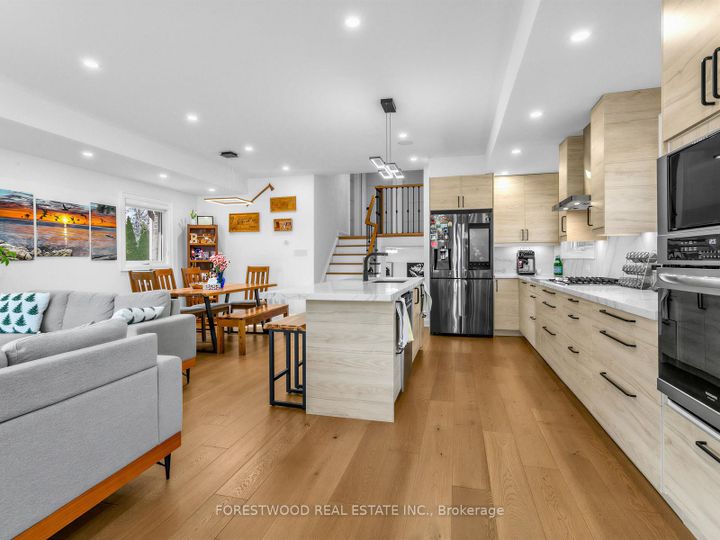 Photo 4 at 2185 Wyton Court, Lakeview, Mississauga