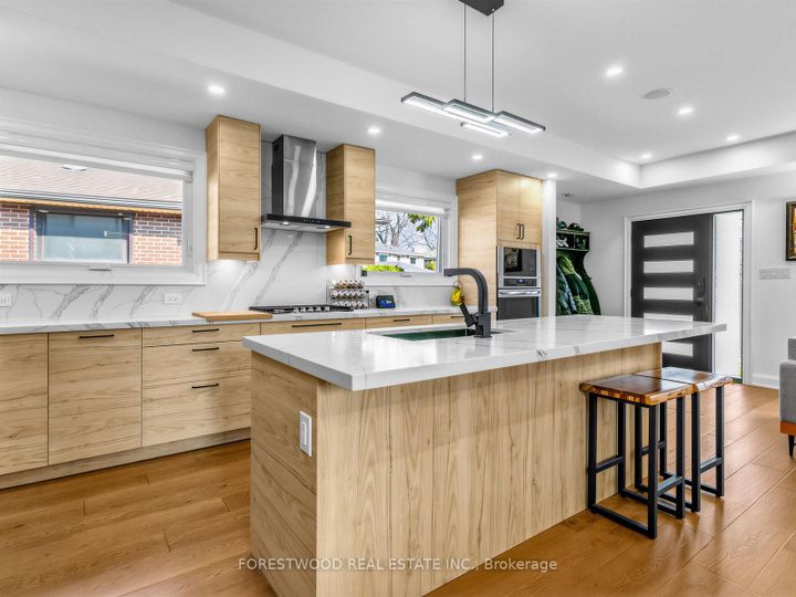 Photo 8 at 2185 Wyton Court, Lakeview, Mississauga