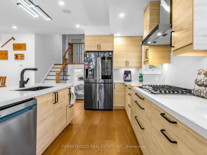 Photo 9 at 2185 Wyton Court, Lakeview, Mississauga