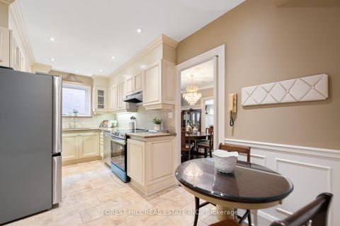 Photo 13 at 2 - 11A Clarendon Avenue, Casa Loma, Toronto