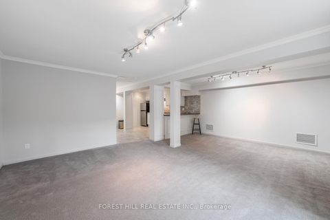 Photo 28 at 2 - 11A Clarendon Avenue, Casa Loma, Toronto