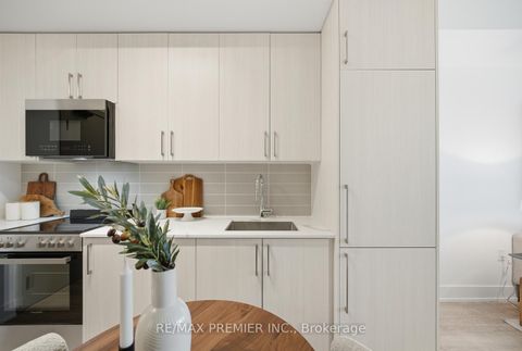 Photo 30 at 435 - 2075 King Road, King City, King