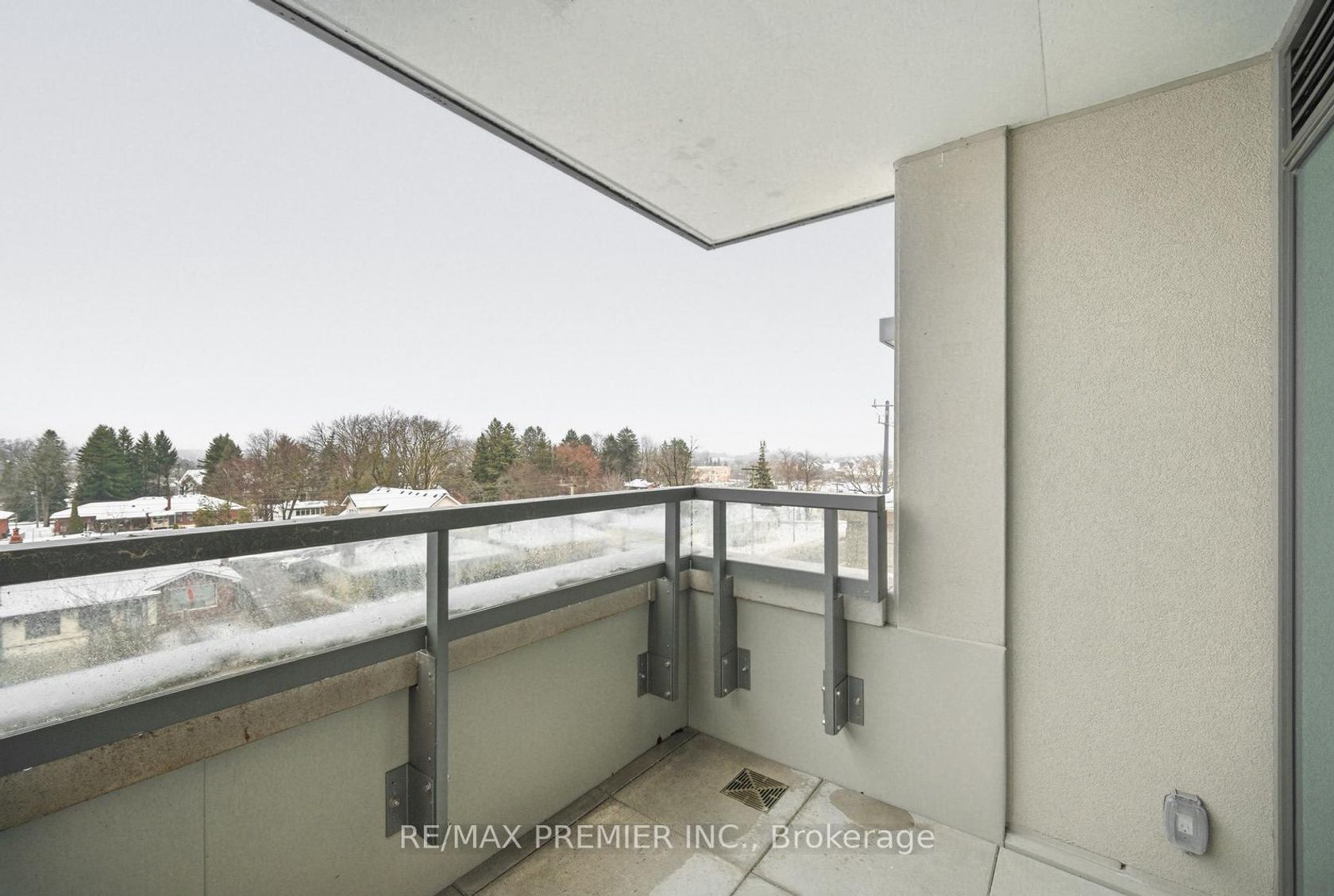 435 - 2075 King Road, King City, King photo number 2