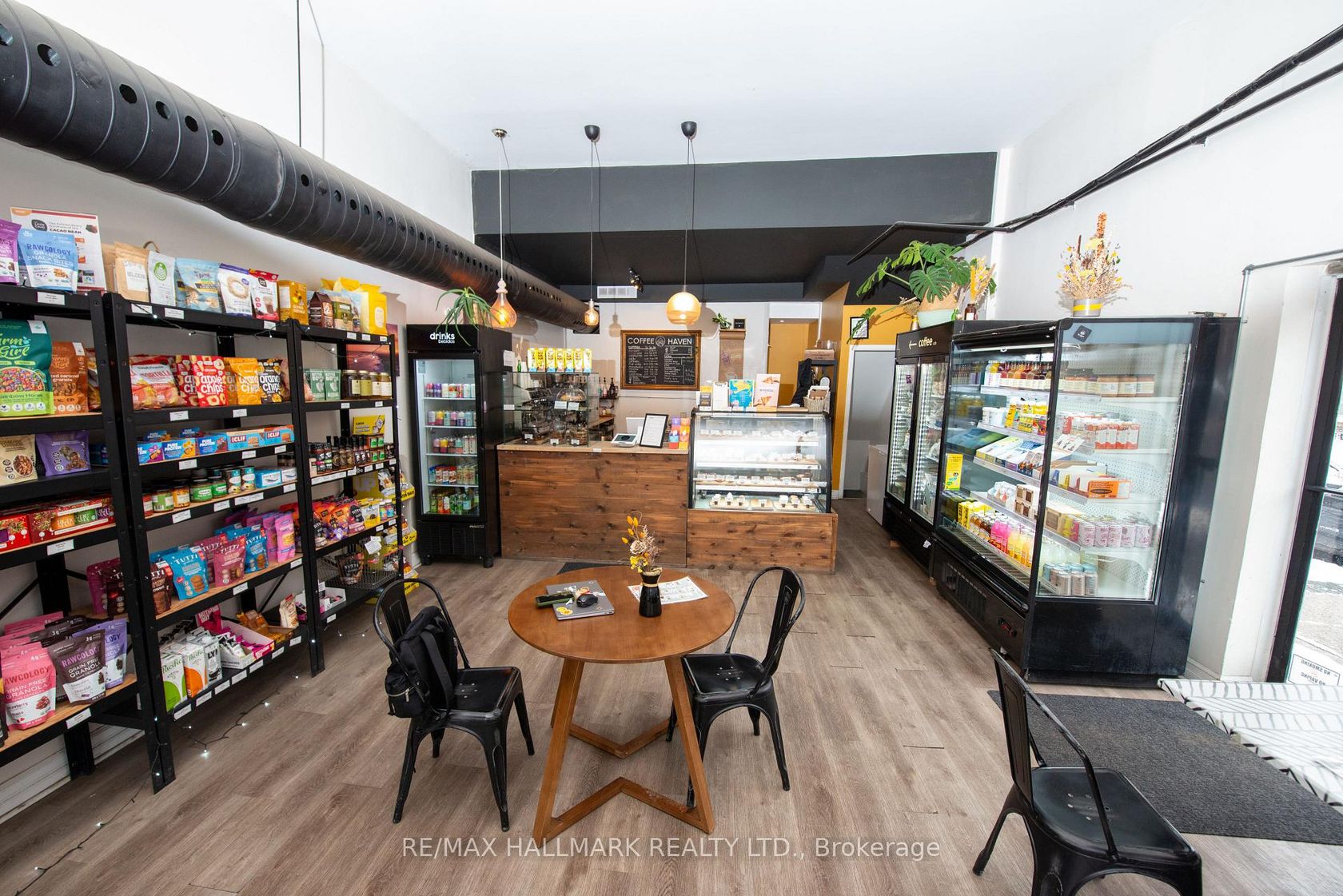 2256 Queen Street E, The Beaches, Toronto photo number 2