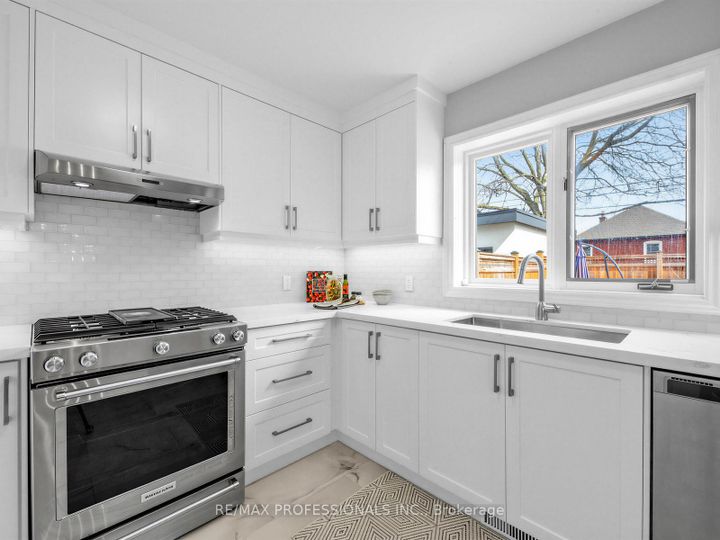 Photo 12 at 23 Mckayfield Road, East York, Toronto