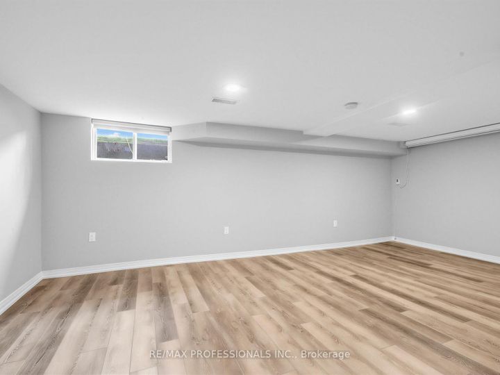 Photo 30 at 23 Mckayfield Road, East York, Toronto