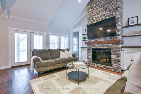 Photo 10 at 684 Park Road, Alcona, Innisfil