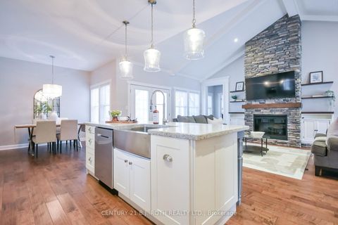 Photo 13 at 684 Park Road, Alcona, Innisfil