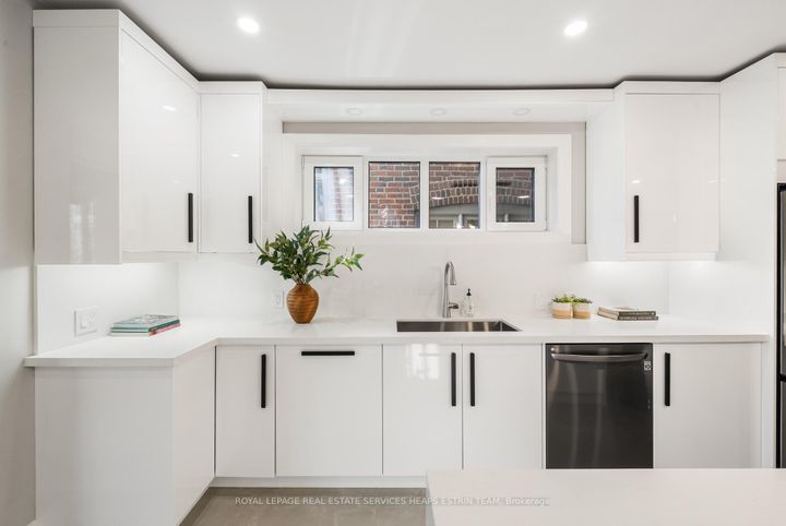 Photo 7 at 335 St Clair Avenue E, Moore Park, Toronto