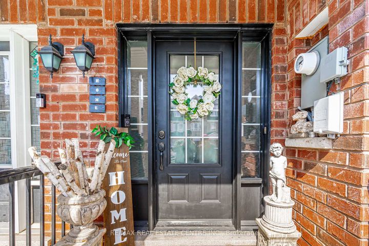 Photo 3 at 84 Vanhorne Close, Northwest Brampton, Brampton