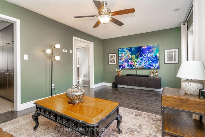 Photo 7 at 84 Vanhorne Close, Northwest Brampton, Brampton