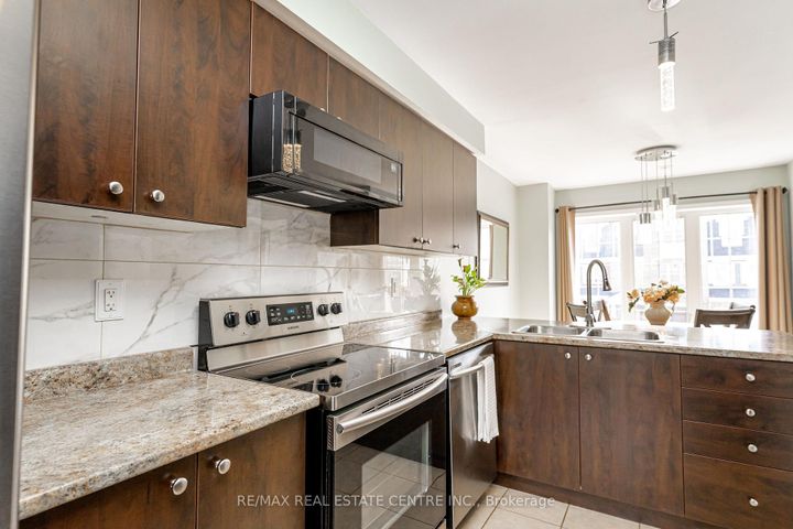 Photo 9 at 84 Vanhorne Close, Northwest Brampton, Brampton