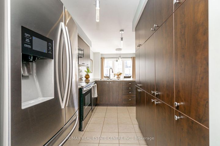 Photo 10 at 84 Vanhorne Close, Northwest Brampton, Brampton