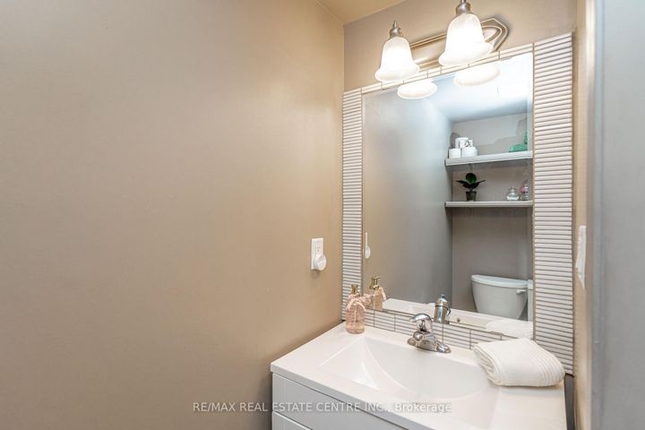 Photo 15 at 84 Vanhorne Close, Northwest Brampton, Brampton