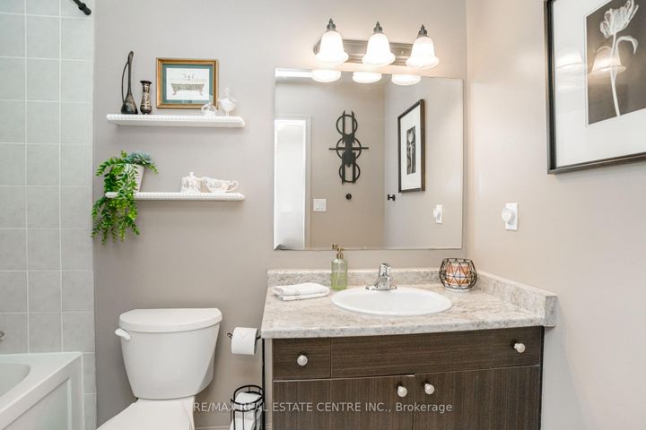 Photo 20 at 84 Vanhorne Close, Northwest Brampton, Brampton