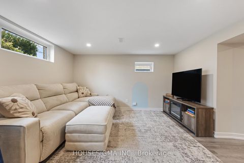 Photo 13 at 11 Tynevale Drive, Richview, Toronto